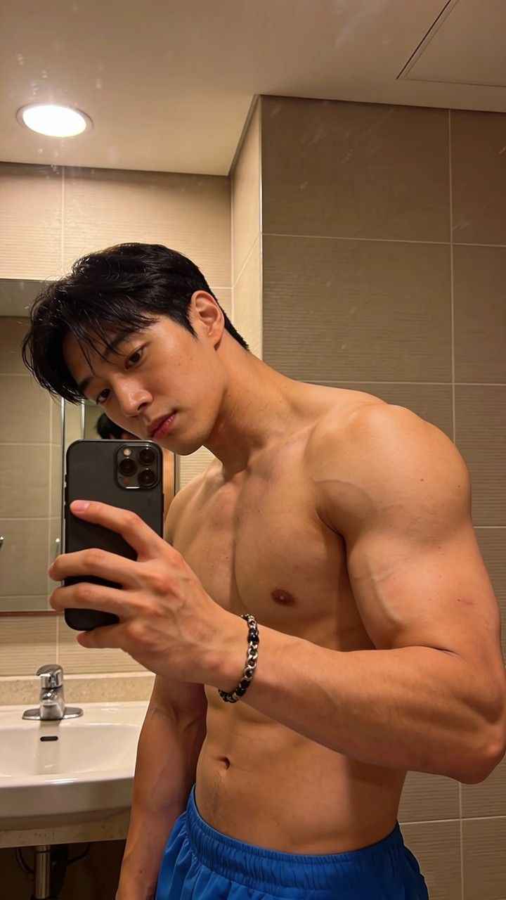 Ảnh trai 6 múi khoe body 16