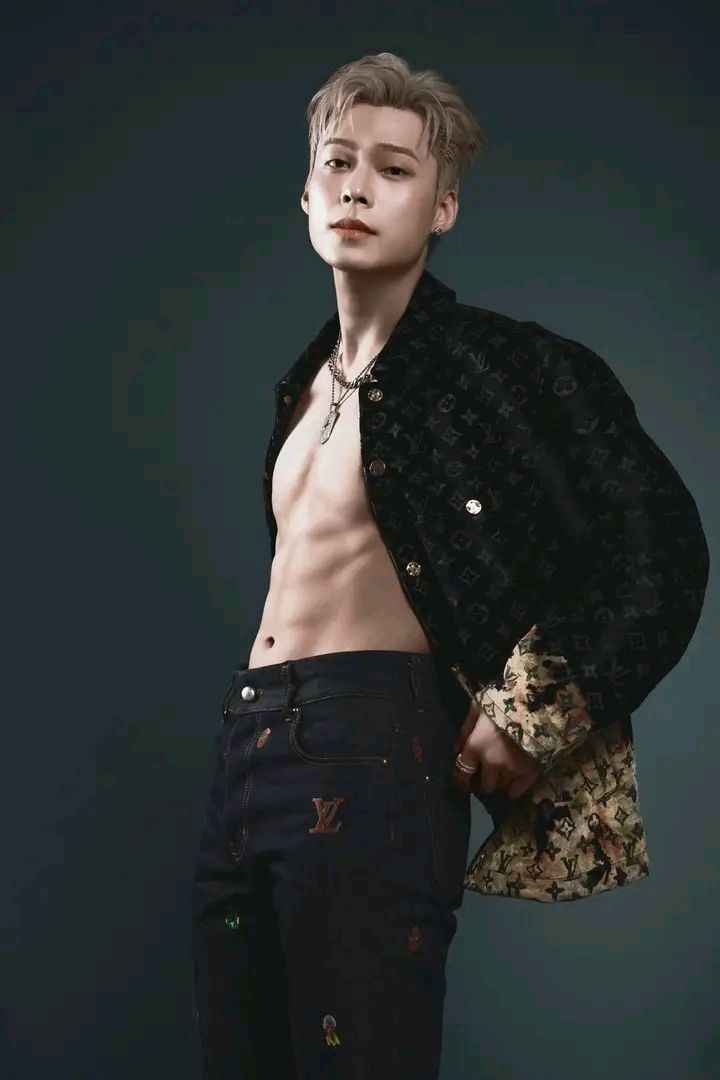 Ảnh trai 6 múi khoe body 17