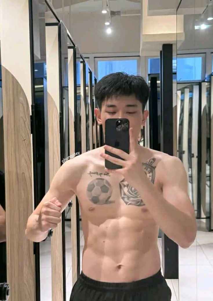 Ảnh trai 6 múi khoe body 1