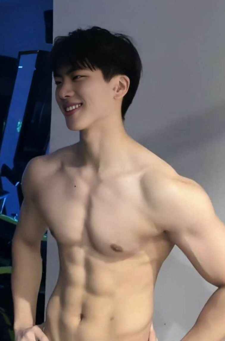 Ảnh trai 6 múi khoe body 3