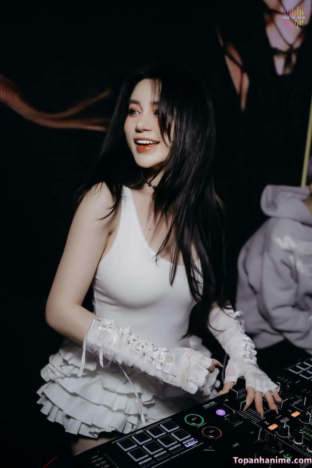 ảnh gái đi bar 37