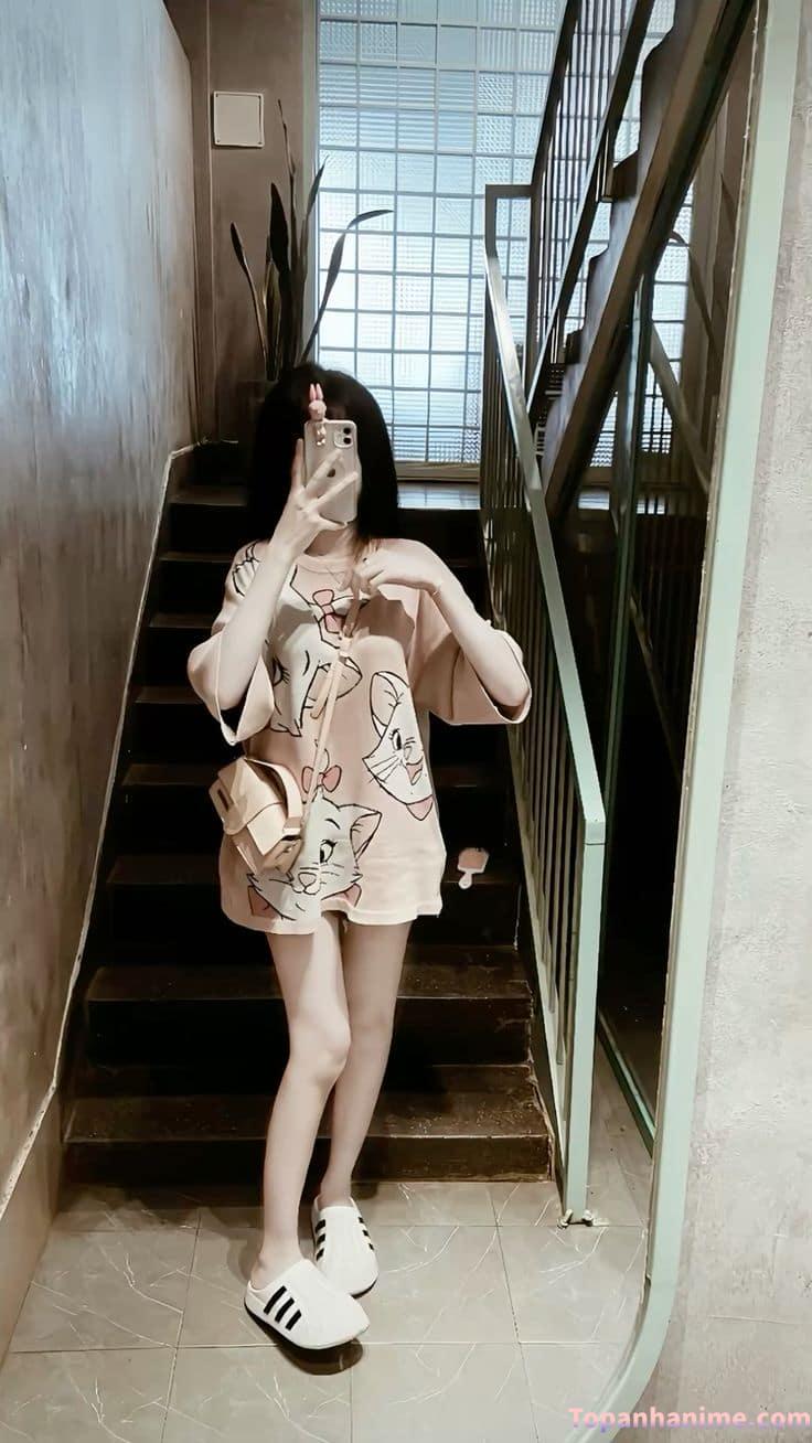 Ảnh gái xinh che mặt bằng điện thoại 7