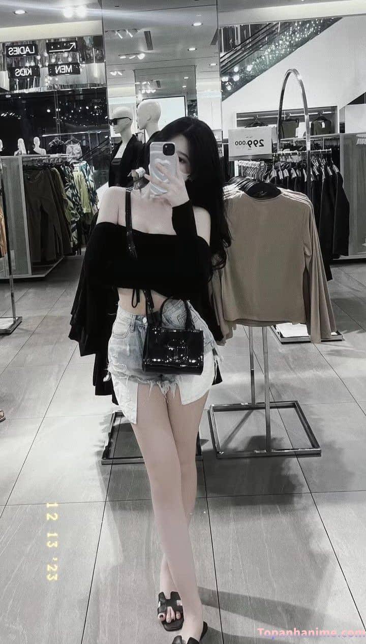 Ảnh gái xinh che mặt bằng điện thoại 10