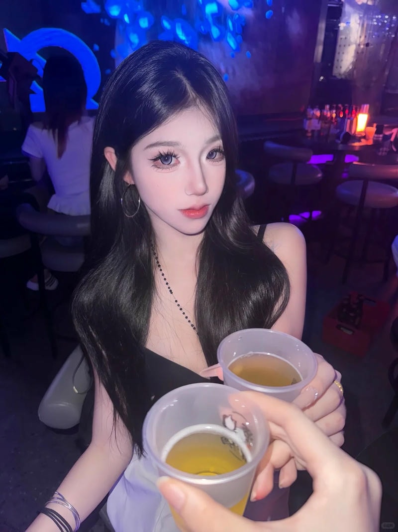 ảnh gái đi bar 48