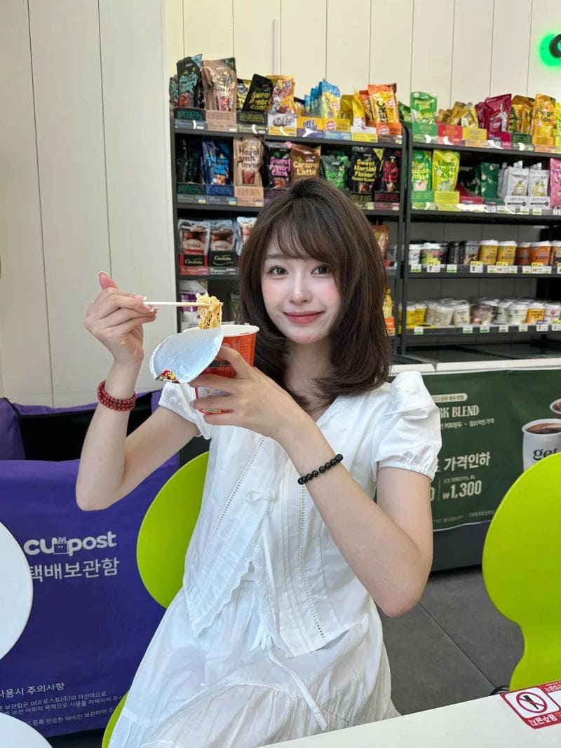 Ảnh gái xinh tóc ngang vai 2k3 49