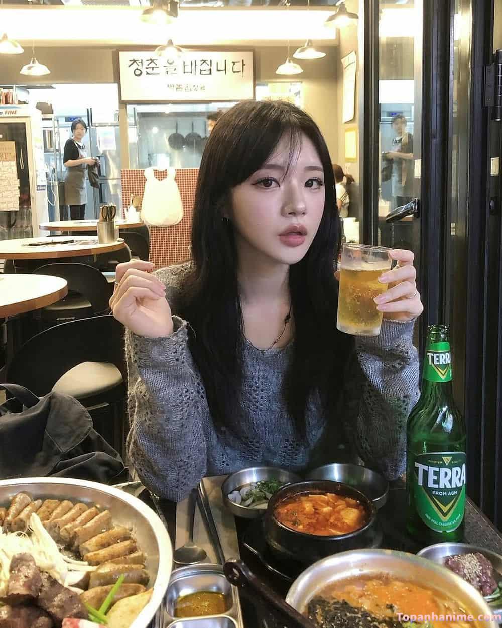 ảnh con gái uống bia 28