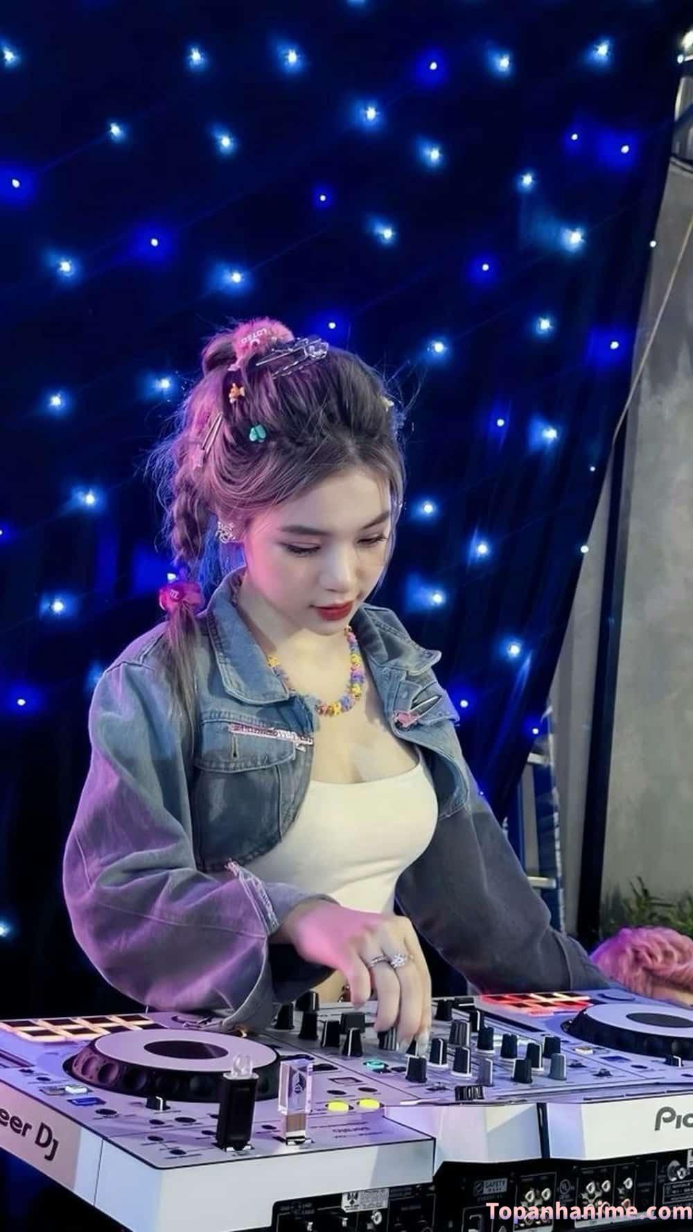 ảnh gái đi bar 40