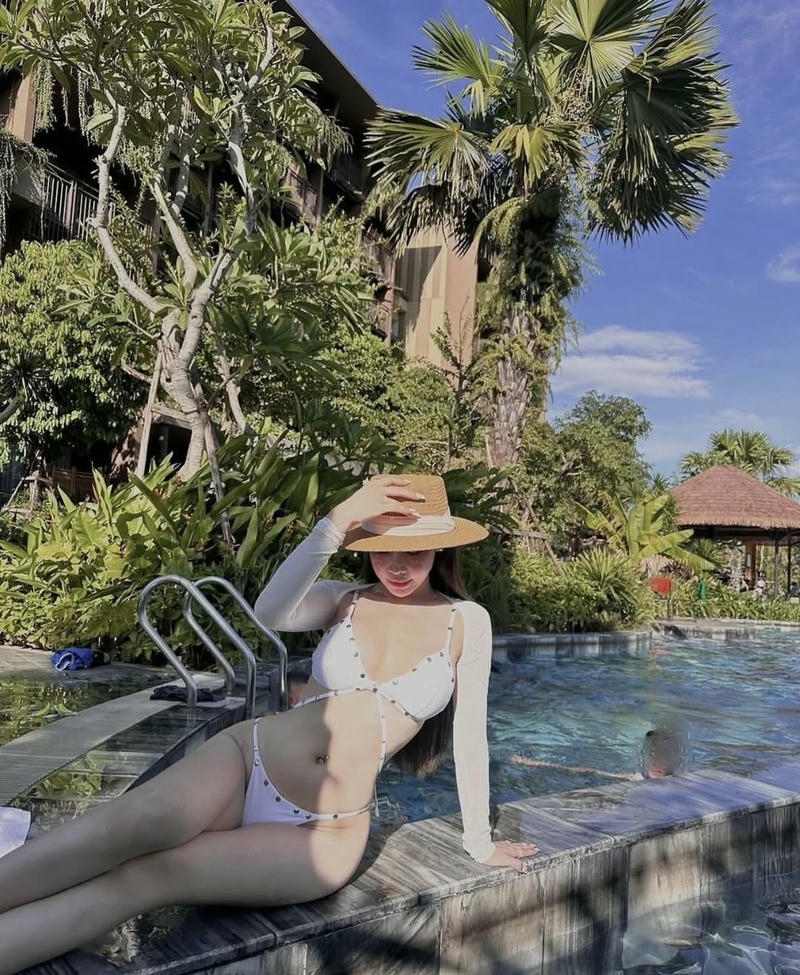 Ảnh Gái xinh mặc bikini trắng 24