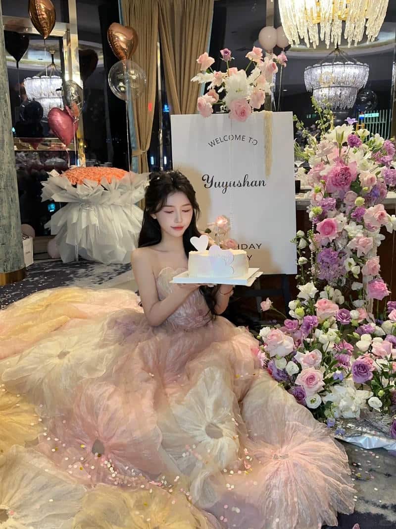 ảnh gái xinh chúc mừng sinh nhật 63