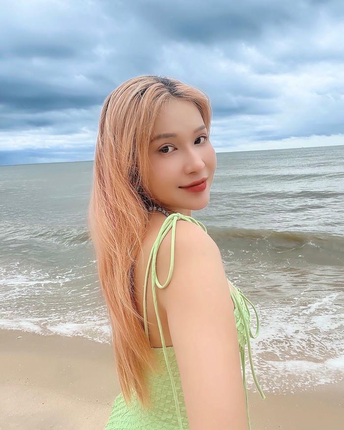 Khả Như bikini 29