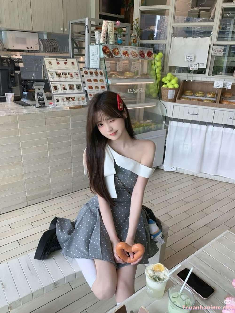 ảnh cô gái quay lưng 21