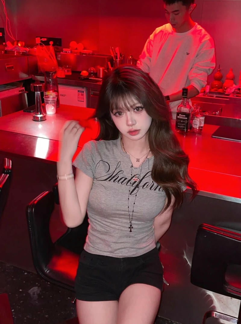 ảnh gái đi bar 72