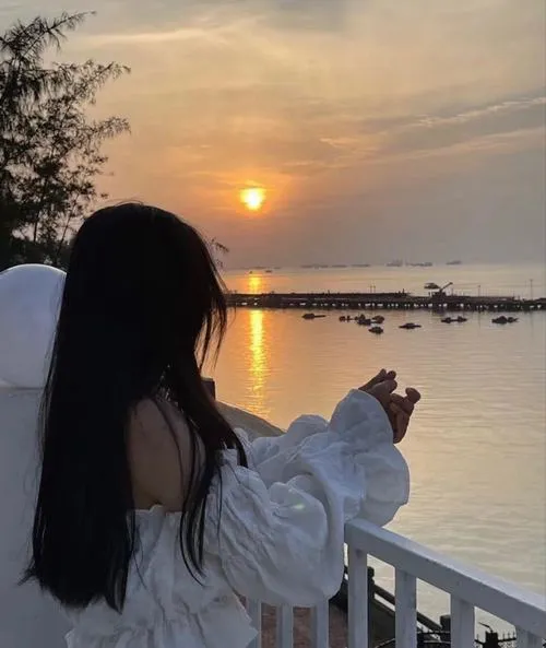 Ảnh Che Mặt Con Gái Avatar Cute 47