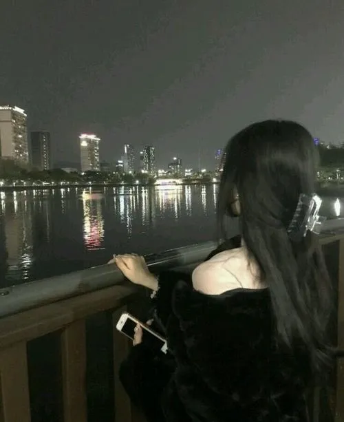 Ảnh Che Mặt Con Gái Avatar Cute 56