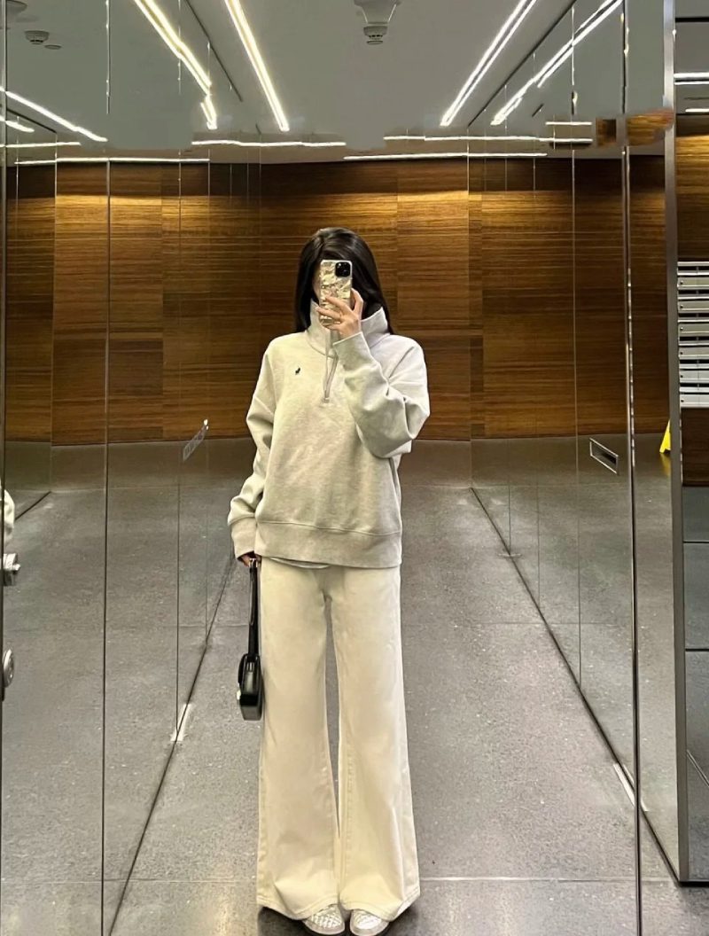 hình chụp trước gương che mặt nữ 18