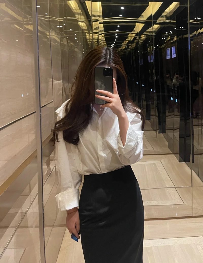 ảnh nữ chụp trước gương che mặt 30