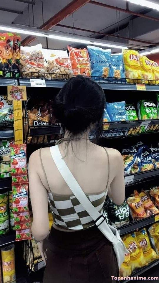 ảnh cô gái quay lưng 23