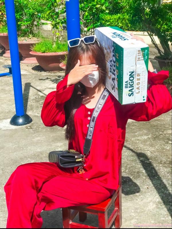 ảnh con gái uống bia 40