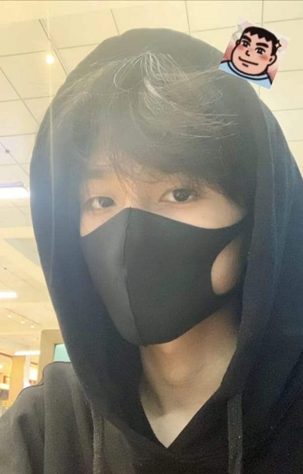 Ảnh con trai đeo khẩu trang đen 14