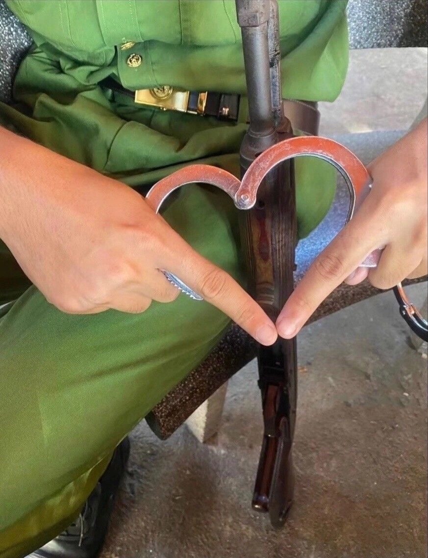 Ảnh công an meme 11