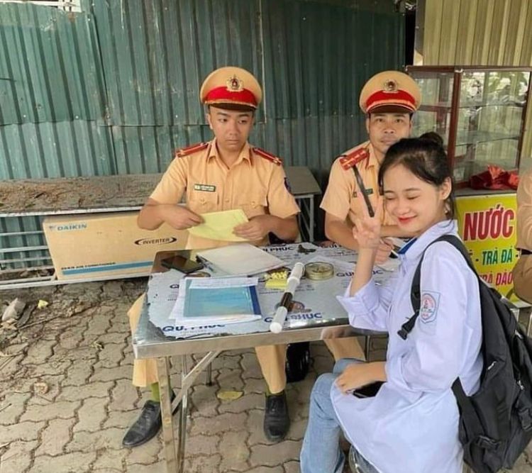 Ảnh công an meme 12