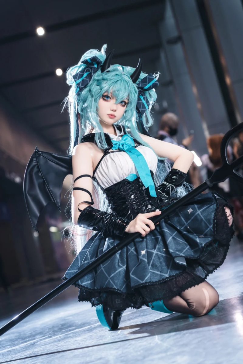 ảnh cosplay Miku Nakano 17