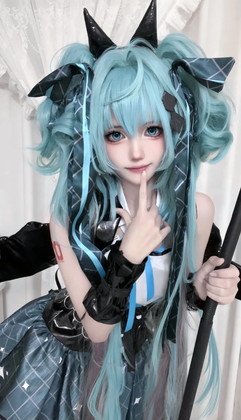 ảnh cosplay Miku Nakano 22