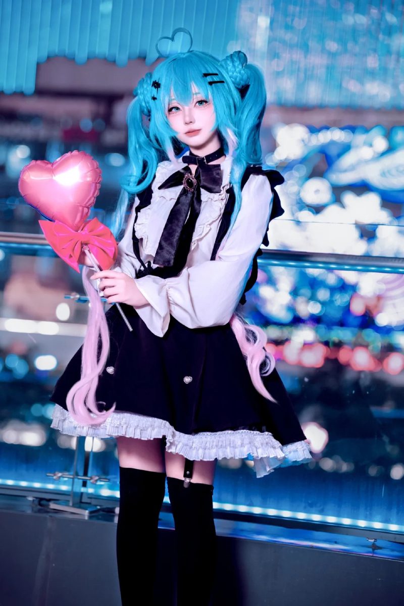 ảnh cosplay Miku Nakano 23