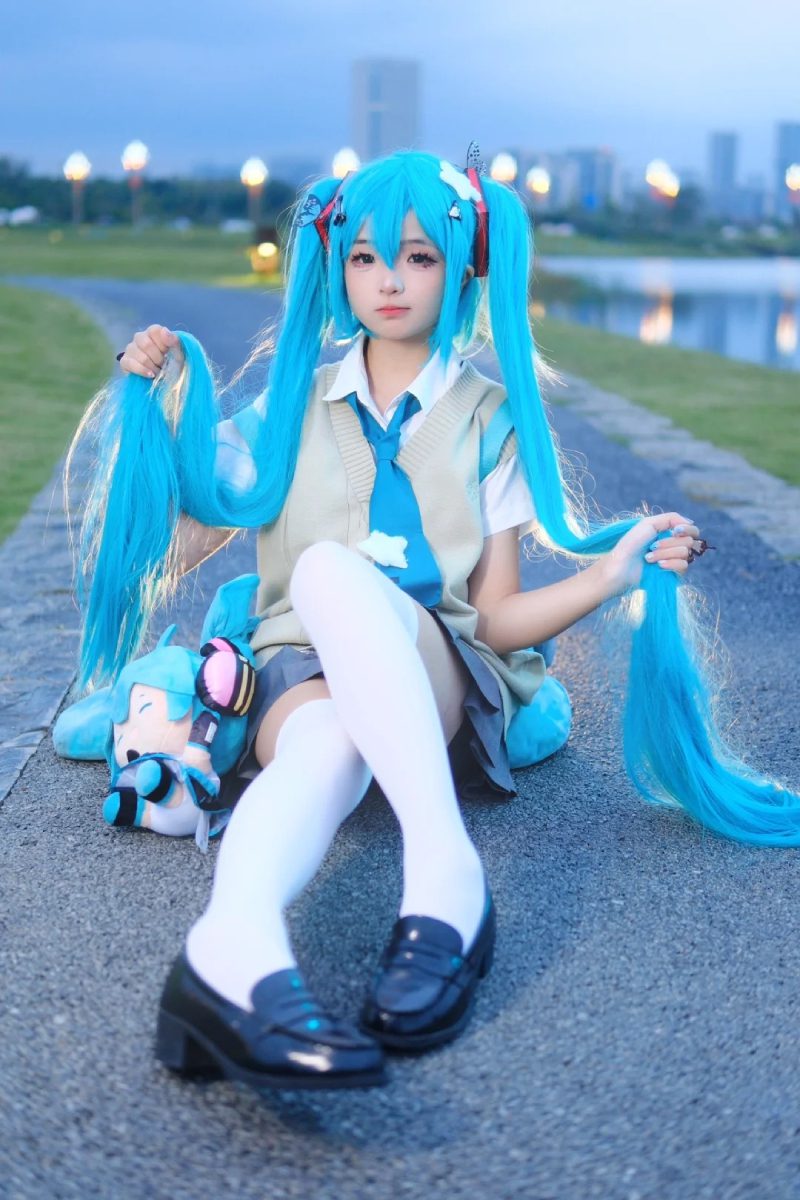 ảnh cosplay Miku Nakano 8