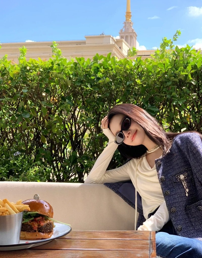 ảnh gái đẹp che mặt 16