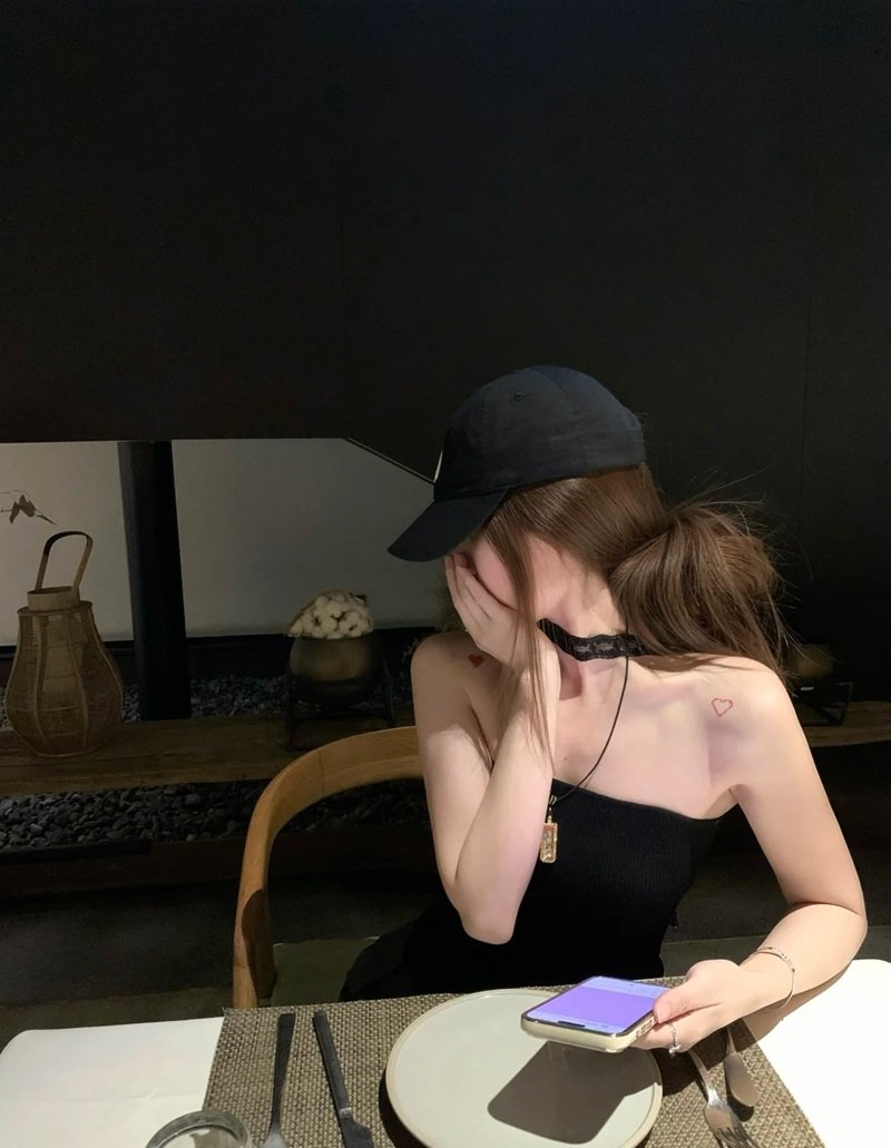 ảnh gái đẹp che mặt 22