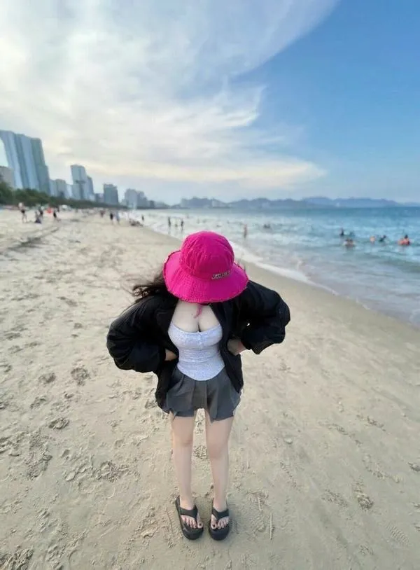Ảnh Gái Đi Biển Che Mặt 21