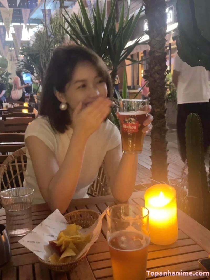 ảnh con gái uống bia 52