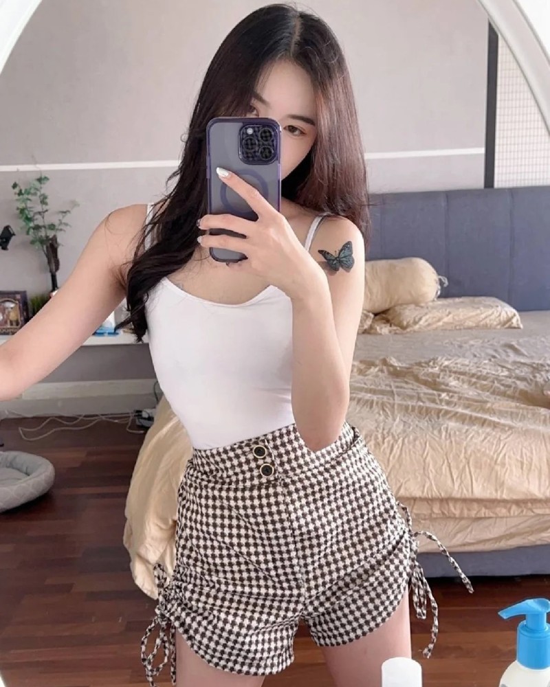 Gái Xinh Che Mặt Bằng Điện Thoại 25