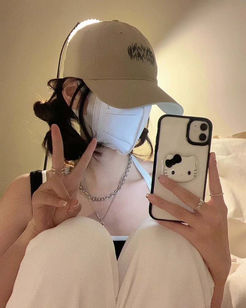 Gái Xinh Che Mặt Bằng Điện Thoại 17