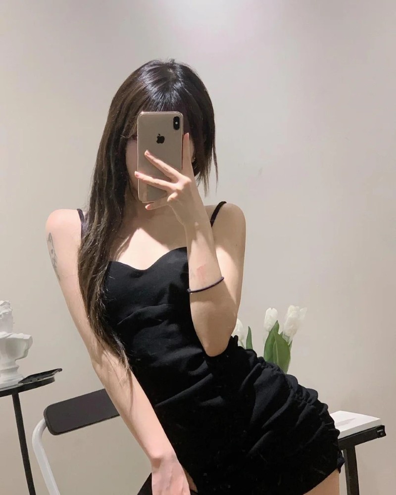 Gái Xinh Che Mặt Bằng Điện Thoại 15