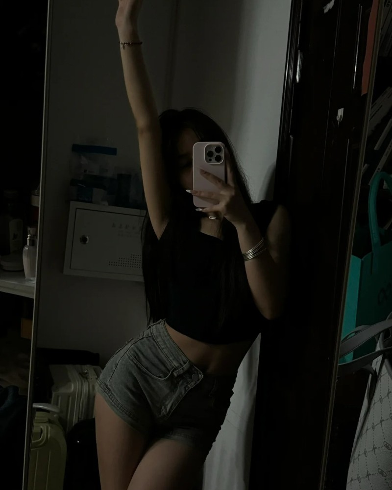 Gái Xinh Che Mặt Bằng Điện Thoại 14