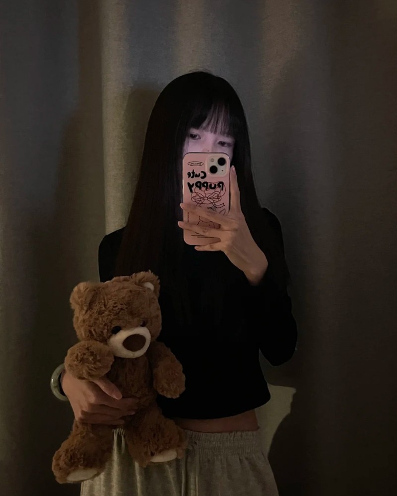 Gái Xinh Che Mặt Bằng Điện Thoại 9