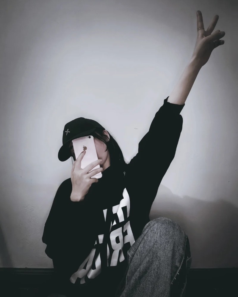 Gái Xinh Che Mặt Bằng Điện Thoại 7