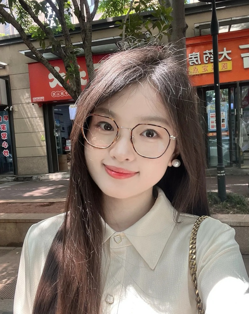 Gái Xinh Đeo Kính 31