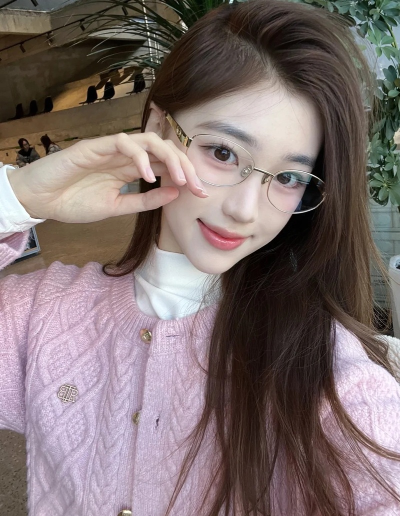 Gái Xinh Đeo Kính 29