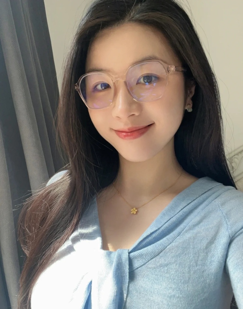 Gái Xinh Đeo Kính 28