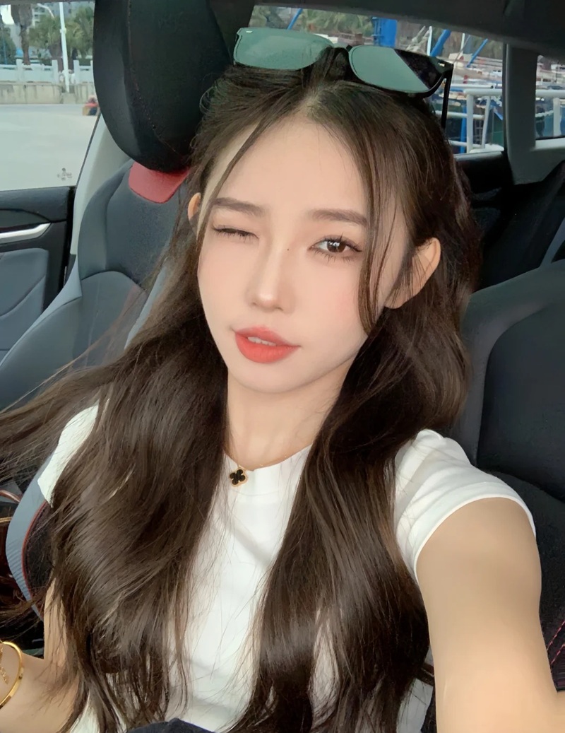 Gái Xinh Đeo Kính 24