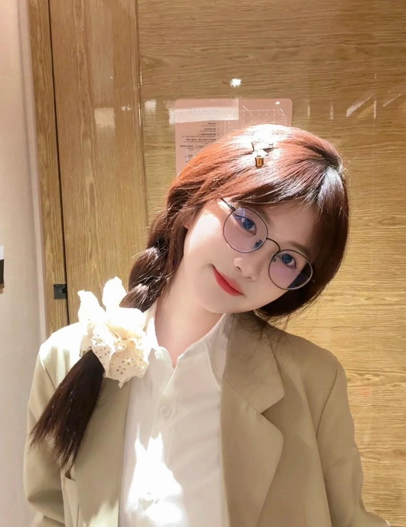 Gái Xinh Đeo Kính 21