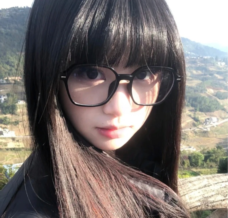 Gái Xinh Đeo Kính 5