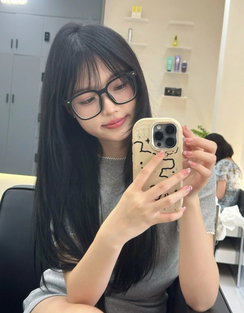 Gái Xinh Đeo Kính 37