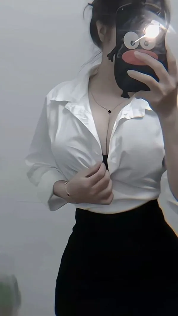 Ảnh Gái Xinh Khoe Ngực 3