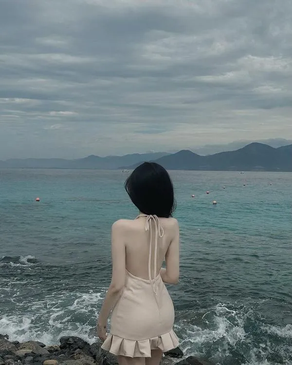 Ảnh Gái Xinh Mặc Bikini Che Mặt 31