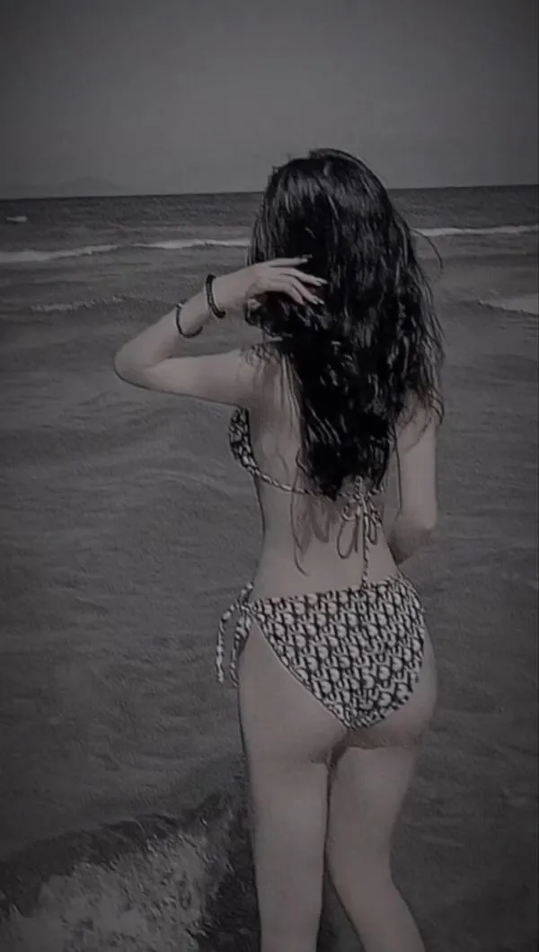 Ảnh Gái Xinh Mặc Bikini Che Mặt 10