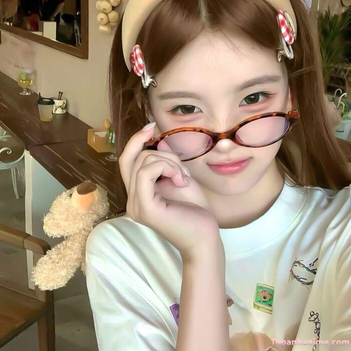 ảnh gái xinh tóc dài đeo kính che mặt 15